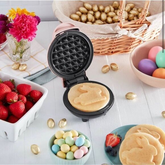 Dash Mini 4" Waffle Maker Non Stick  350 Watts pink bunny  Brand New! - Picture 1 of 7